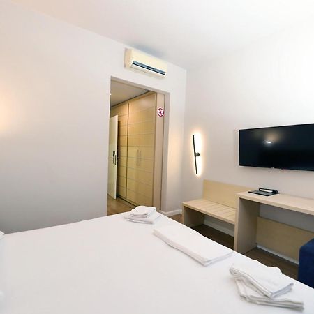 Hotel Libertas Vlorë Екстериор снимка