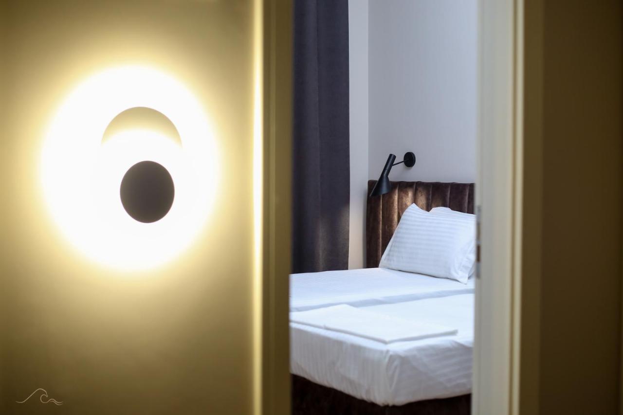 Hotel Libertas Vlorë Екстериор снимка
