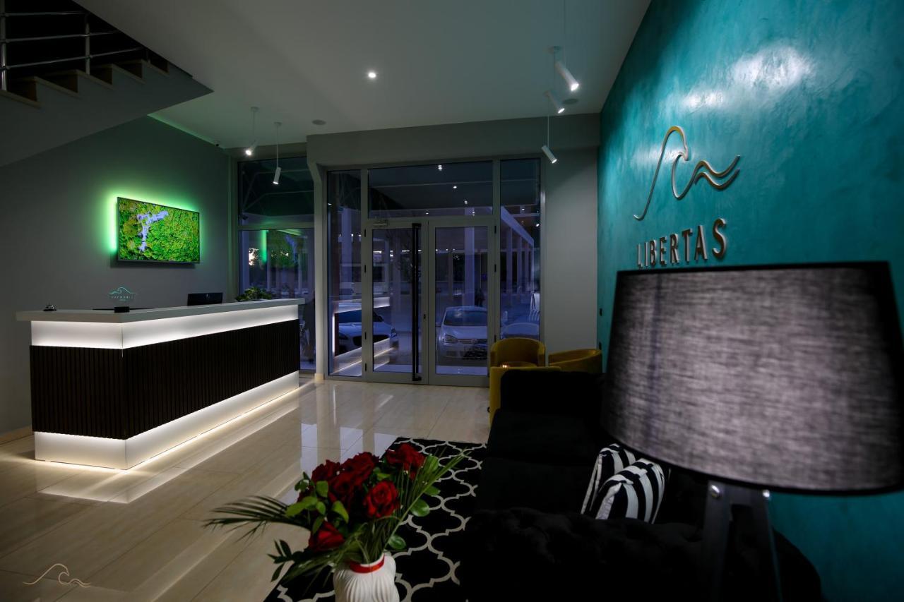 Hotel Libertas Vlorë Екстериор снимка