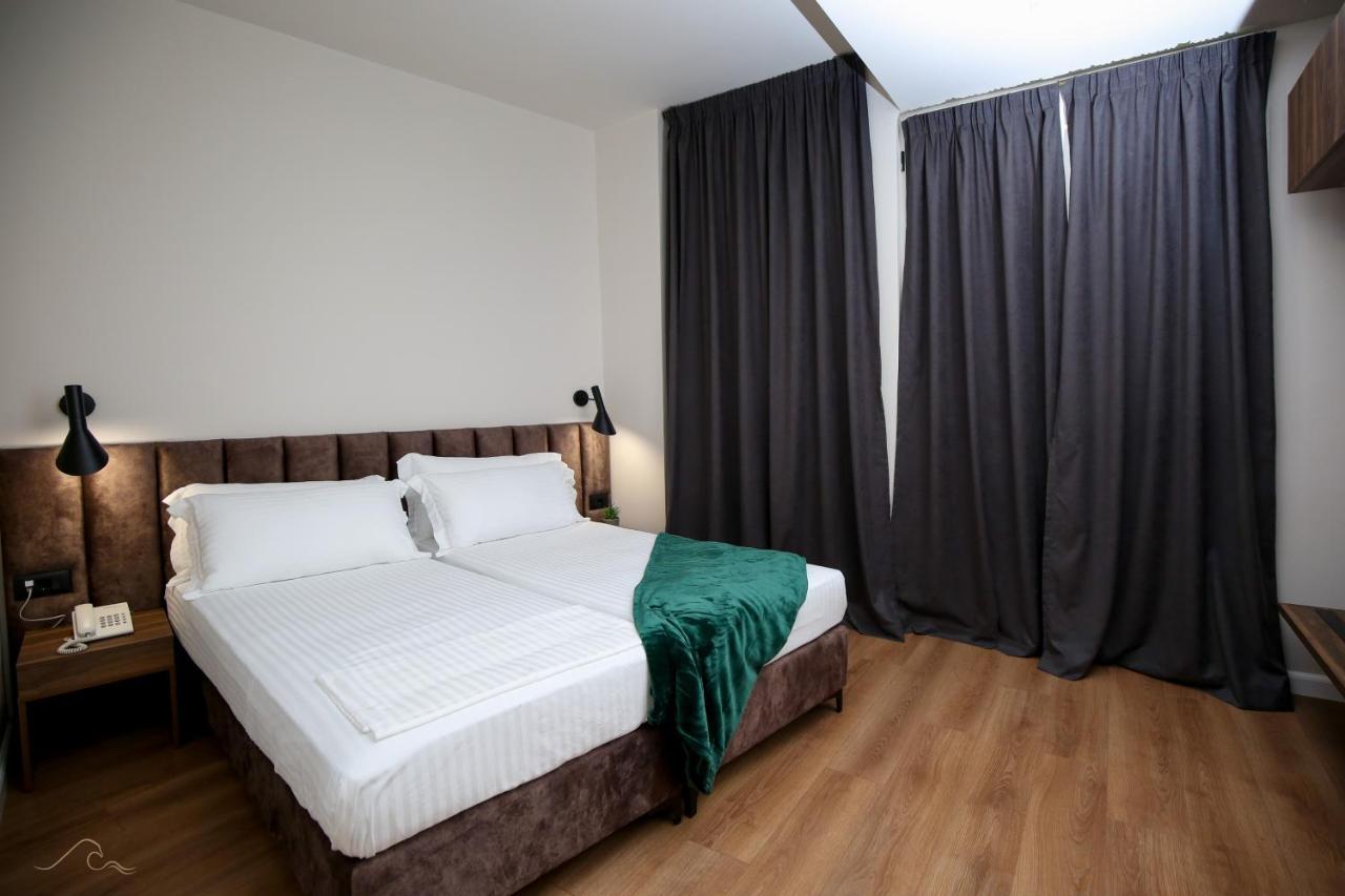 Hotel Libertas Vlorë Екстериор снимка