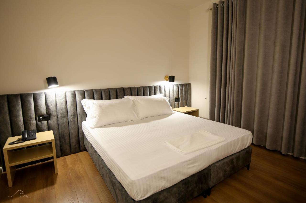 Hotel Libertas Vlorë Екстериор снимка