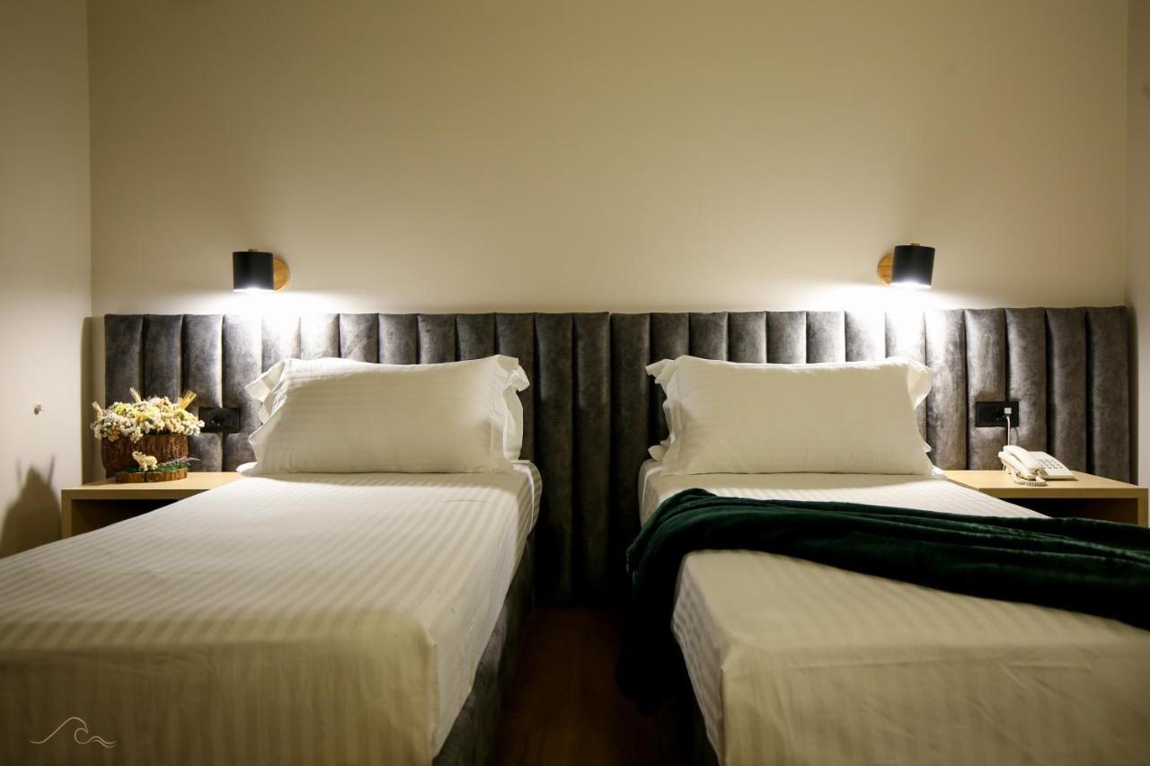 Hotel Libertas Vlorë Екстериор снимка
