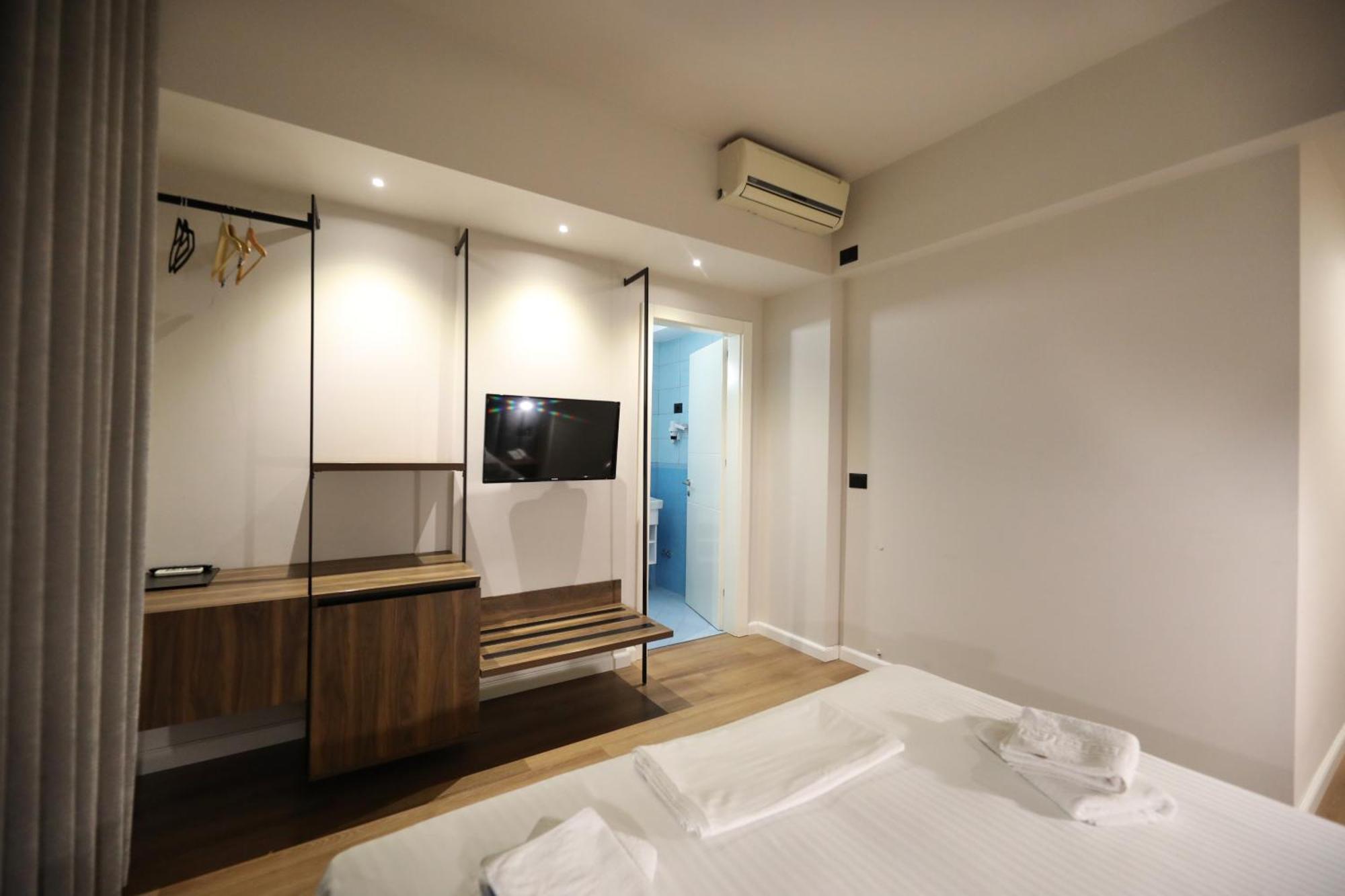 Hotel Libertas Vlorë Екстериор снимка