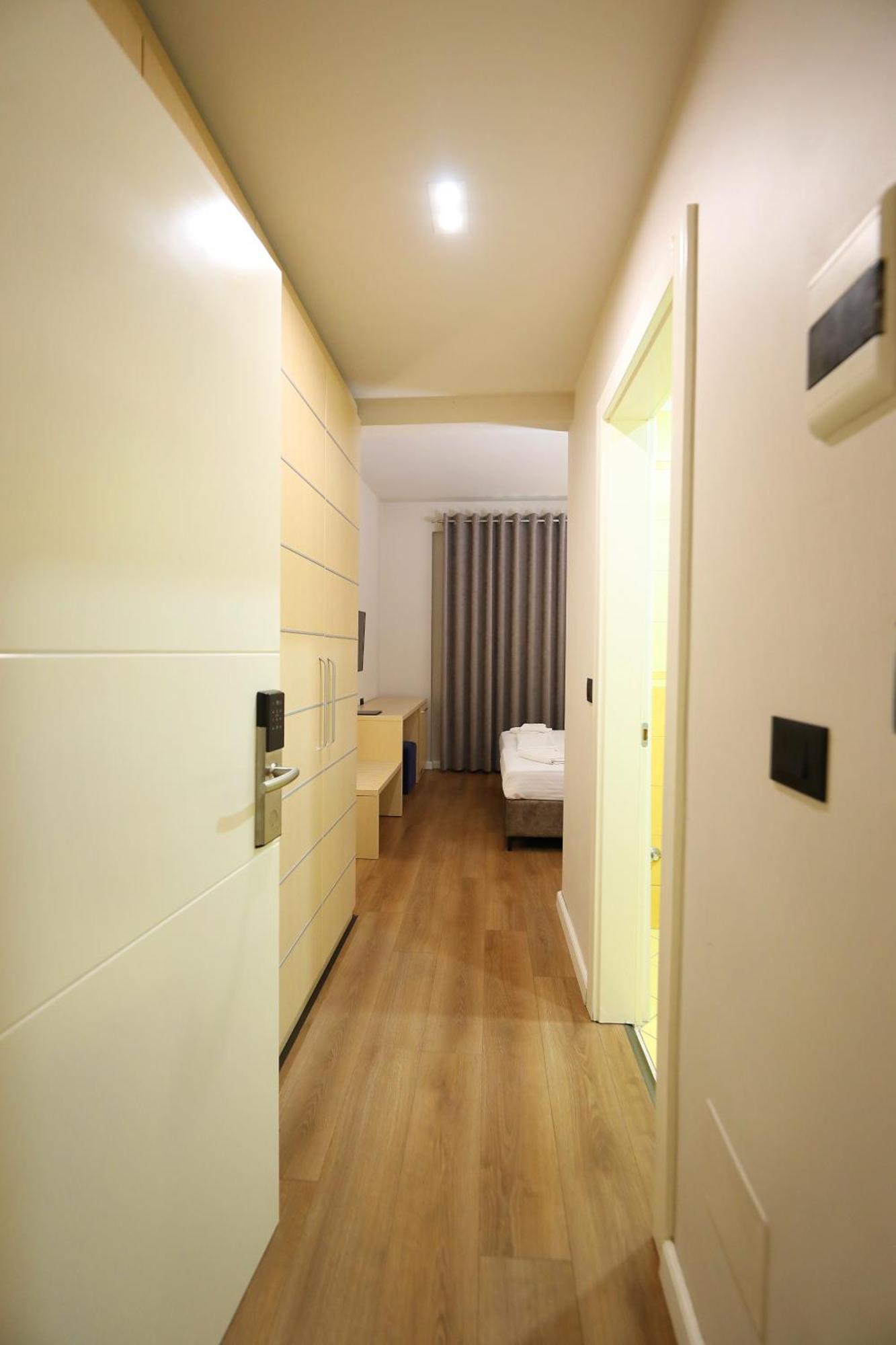 Hotel Libertas Vlorë Екстериор снимка