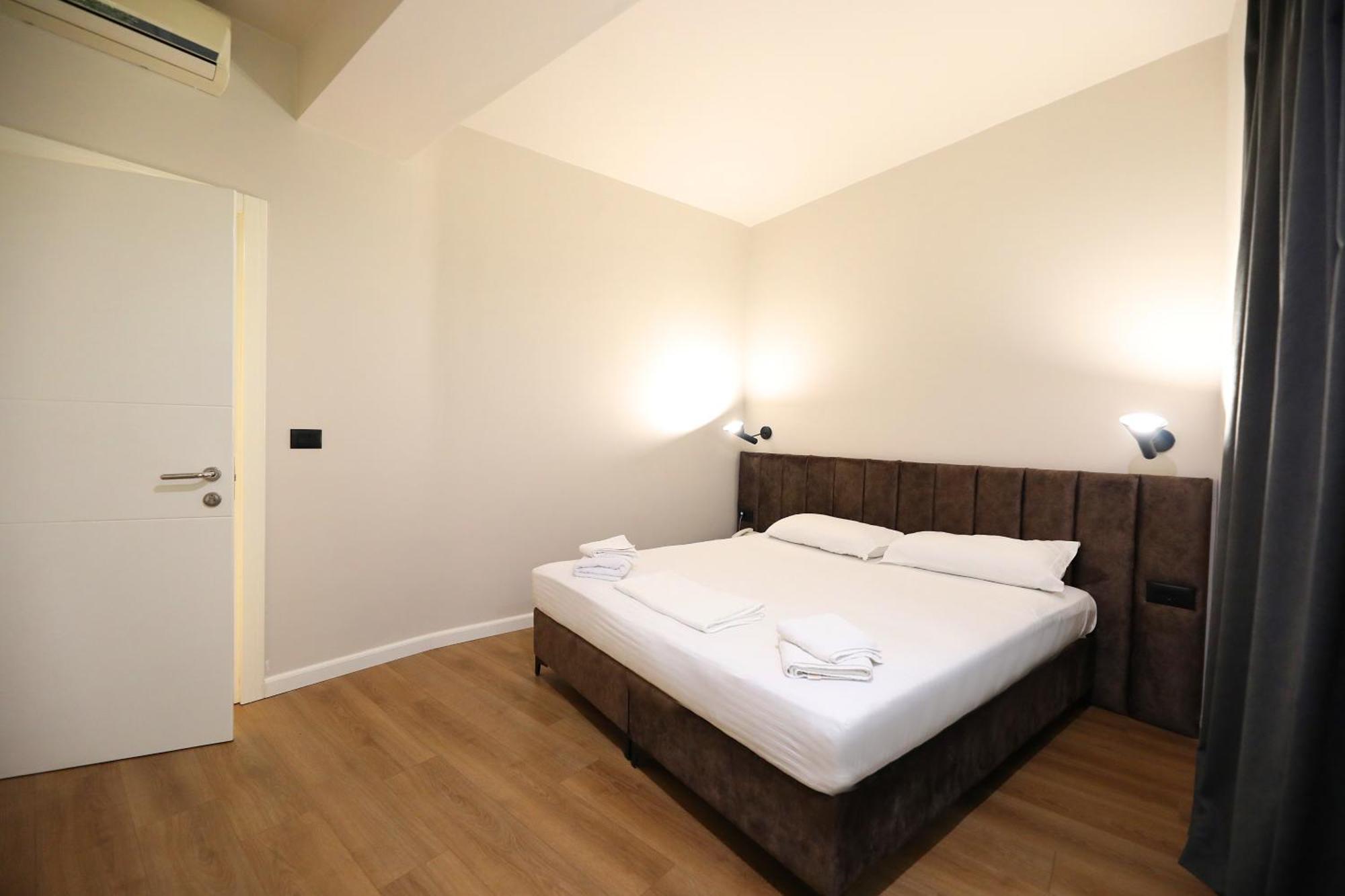 Hotel Libertas Vlorë Екстериор снимка