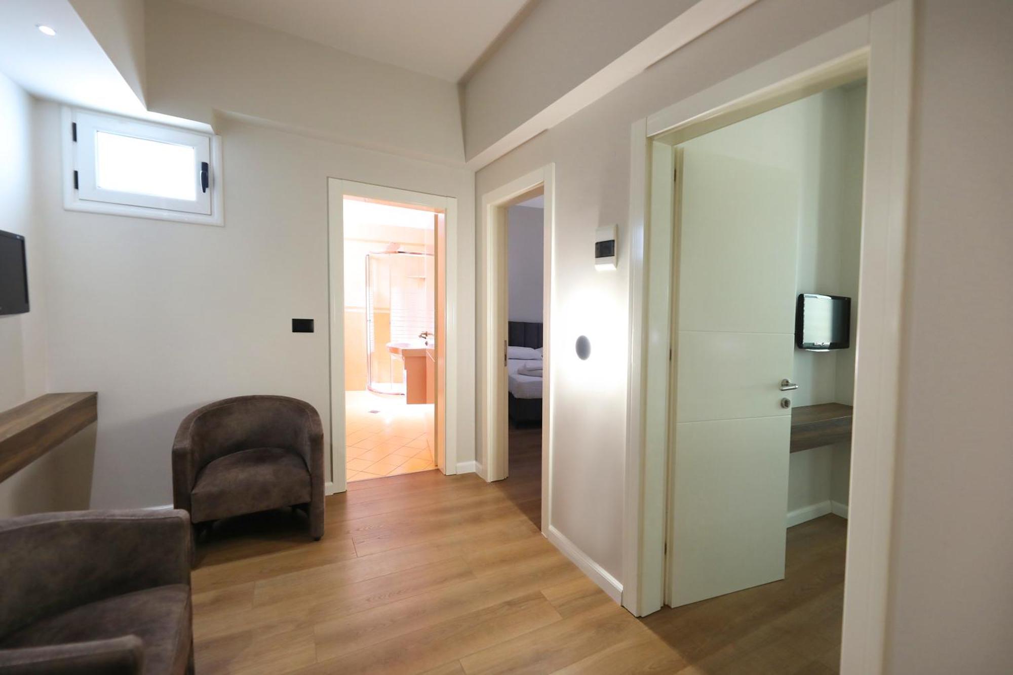Hotel Libertas Vlorë Екстериор снимка