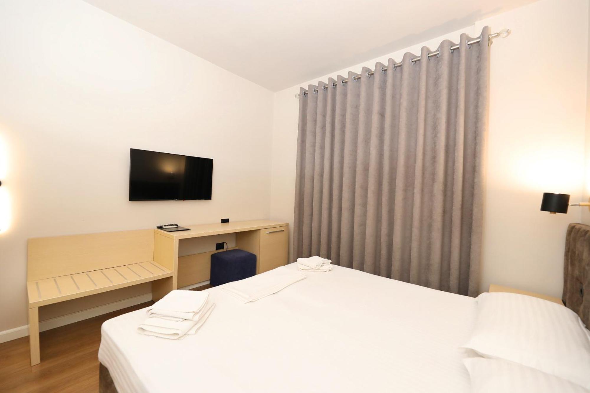 Hotel Libertas Vlorë Екстериор снимка
