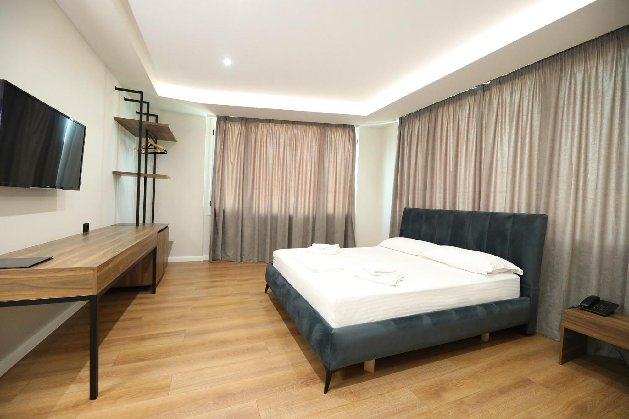 Hotel Libertas Vlorë Екстериор снимка